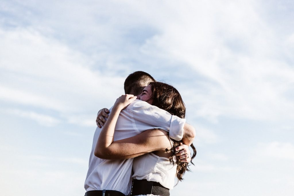 man-and-woman-hugging-each-other-photography-9vhpckymsh0